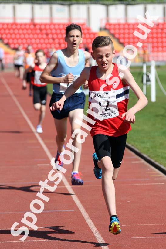 Boys under-13s 800 metres, North Eastern Champs, Gateshead Stadium. Photo: David T. Hewitson/Sports for All Pics